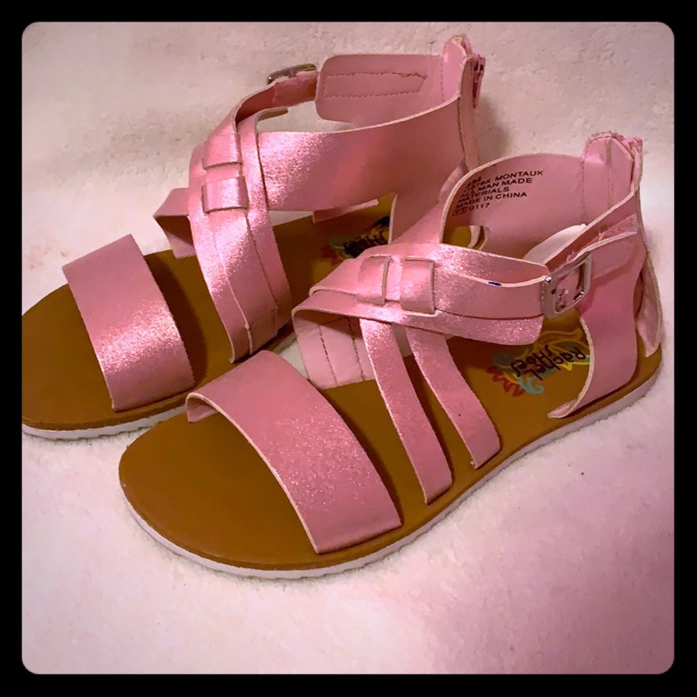 I’m selling these Rachel shoes